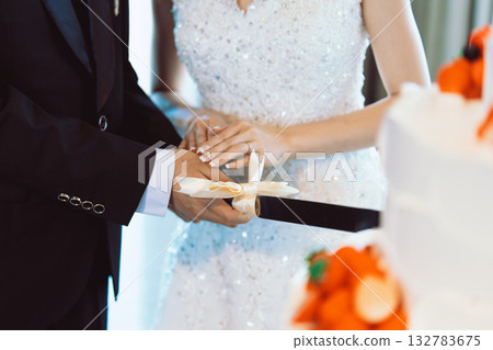 婚禮招待會切蛋糕 132783675