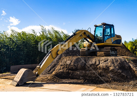 建築工地重型設備 132783721