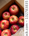 盒裝蘋果直接從日本農場運送 132783835