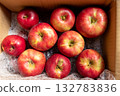 盒裝蘋果直接從日本農場運送 132783836