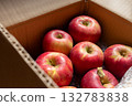盒裝蘋果直接從日本農場運送 132783838