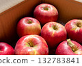 盒裝蘋果直接從日本農場運送 132783841