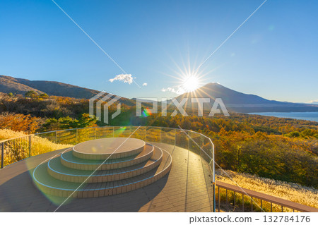 Autumn sunset from Lake Yamanaka Panorama Platform Autumn sunset from Lake Yamanaka Panorama Platform 132784176