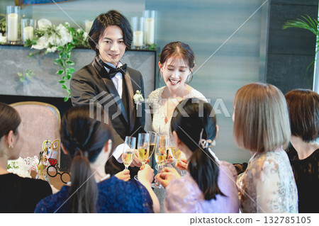 Wedding reception toast 132785105