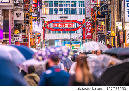 Tokyo cityscape in Japan: Inbound tourism continues... Kabukicho and other areas bustling with foreign tourists (26th) Tokyo cityscape in Japan: Inbound tourism continues... Kabukicho and other areas bustling with foreign tourists (26th) 132785660