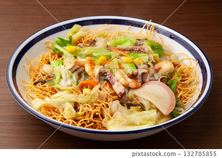 Dish udon 132785855