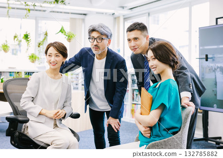 Creative business team 132785882