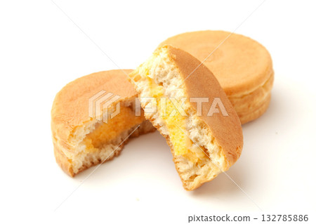 Custard Cream Imagawayaki 132785886