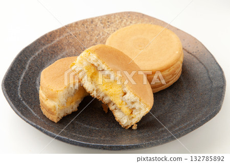 Custard Cream Imagawayaki 132785892