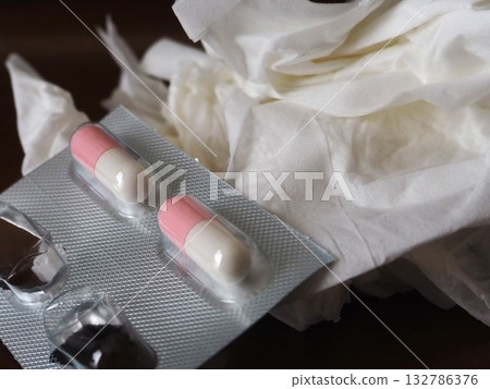 Rhinitis symptoms_tissue and rhinitis medicine diagonally Rhinitis symptoms_tissue and rhinitis medicine diagonally 132786376