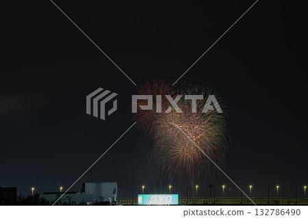 The Hiraguchi Hachiman Shrine Festival in Hamamatsu City: Fireworks display and the Shin-Tomei Expressway (Shizuoka Prefecture) 132786490