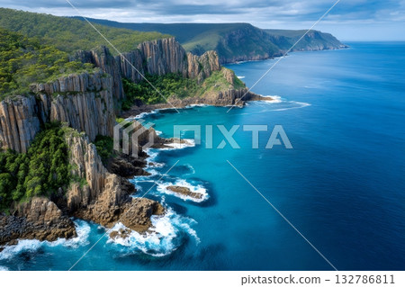 Tasman national park cliffs rising from turquoise ocean in tasmania, australia 132786811