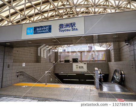 東京地鐵豐洲站,1a出口顯示站名 東京地鐵豐洲站,1a出口顯示站名 132786978