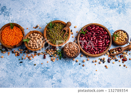 Beans, lentils, soybean, pea and chickpea Beans, lentils, soybean, pea and chickpea 132789354