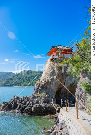 陽光明媚,廣島縣阿佛都觀音寺的景色盡收眼底 陽光明媚,廣島縣阿佛都觀音寺的景色盡收眼底 132790924