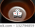 Chinchirorin: 4, dice in a bowl 132794859