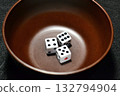 Chinchirorin Shigoro Dice in a bowl 132794904