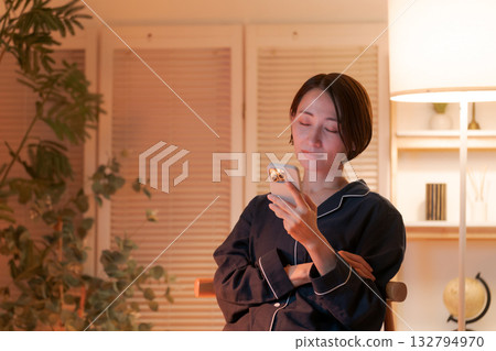 Young woman looking at a smartphone at night 132794970