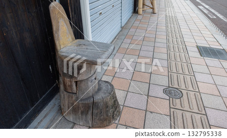 Scenery with Braille blocks 132795338