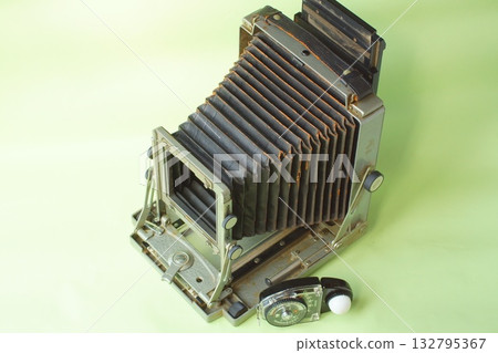 Well-used bellows camera, view camera Well-used bellows camera, view camera 132795367