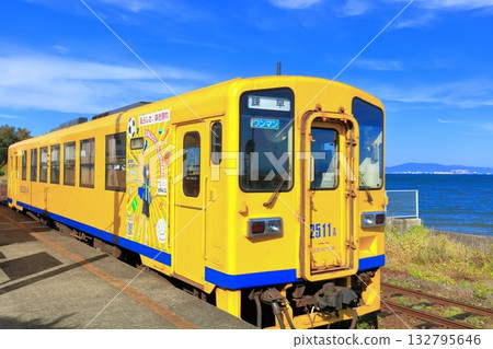 [Nagasaki Prefecture] Daisan-Higashi Station and train (Shimabara Railway), which is the closest to the sea in Japan with fine weather 132795646