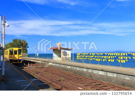 [Nagasaki Prefecture] Daisan-Higashi Station and train (Shimabara Railway), which is the closest to the sea in Japan with fine weather 132795654