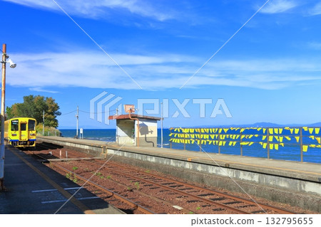 [Nagasaki Prefecture] Daisan-Higashi Station and train (Shimabara Railway), which is the closest to the sea in Japan with fine weather 132795655