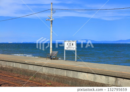 [長崎縣] 大山東站（島原鐵道），日本最靠近大海的車站，天氣晴朗 132795659