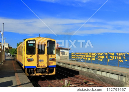 [Nagasaki Prefecture] Daisan-Higashi Station and train (Shimabara Railway), which is the closest to the sea in Japan with fine weather 132795667