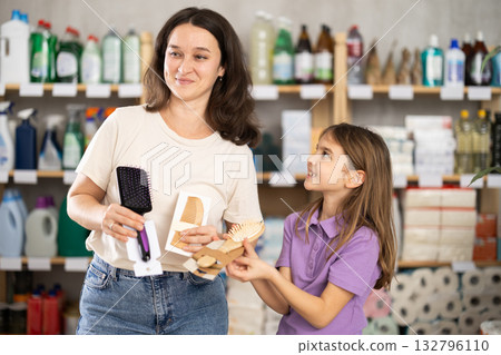 Mother and daughter choose combs Mother and daughter choose combs 132796110