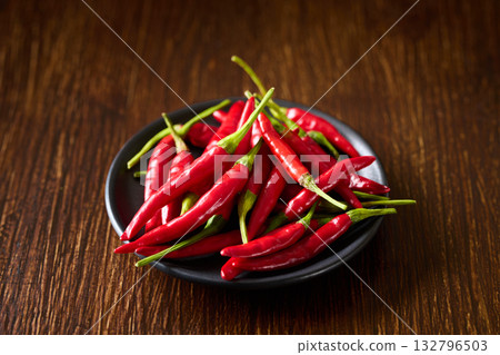 盤子裡的辣椒 132796503