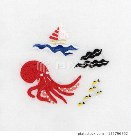 繡有章魚、帆船、海帶和小魚的圖案 132796862