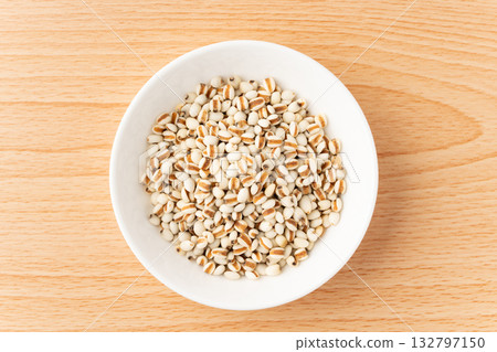 盤子裡的薏苡仁 132797150