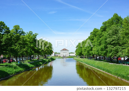 德國慕尼黑市中心的寧芬堡宮花園 132797215