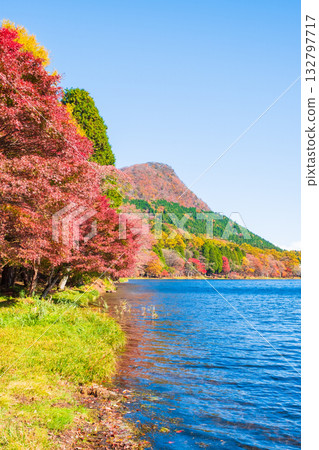 榛名山、榛名湖、烏帽岳（秋季） 132797717