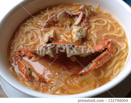 Blue crab soup spaghetti 132798004