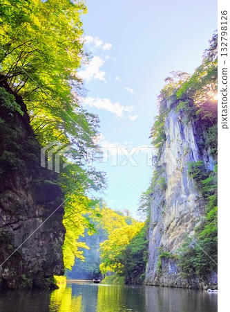 蓋比凱峽谷被翠綠的景色環繞 蓋比凱峽谷被翠綠的景色環繞 132798126