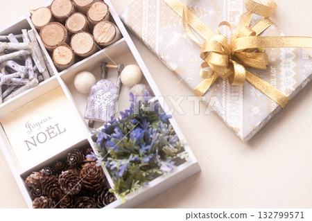 Merry Christmas in French: Joyeux Noël 132799571