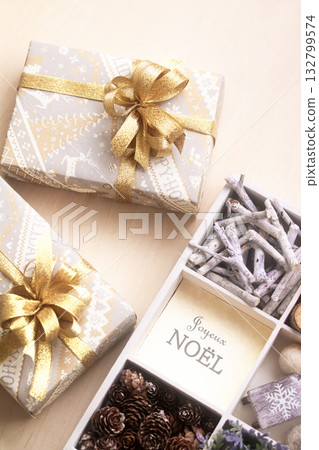 Merry Christmas in French: Joyeux Noël 132799574