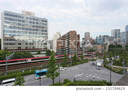 東京澀谷十字路口和火車 東京澀谷十字路口和火車 132799629