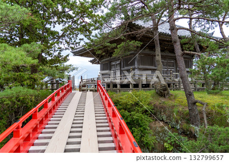 The open-air bridge over the Godaido Hall of Zuiganji Temple in Matsushima, Japan The open-air bridge over the Godaido Hall of Zuiganji Temple in Matsushima, Japan 132799657
