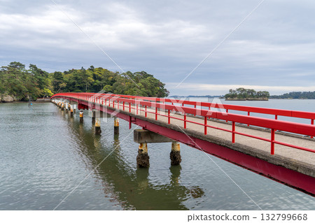 View of Fukuura Bridge over Fukuura Island in Matsushima 132799668