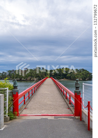 從松島福浦島眺望福浦大橋 從松島福浦島眺望福浦大橋 132799672