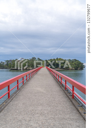 從松島福浦島眺望福浦大橋 從松島福浦島眺望福浦大橋 132799677