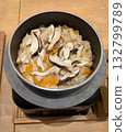 新鮮烹調的松茸飯 132799789