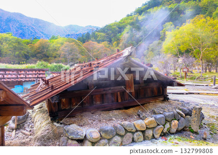 秋季湯元溫泉水源 132799808