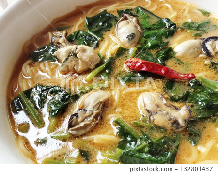 Oyster and spinach soup spaghetti Oyster and spinach soup spaghetti 132801437