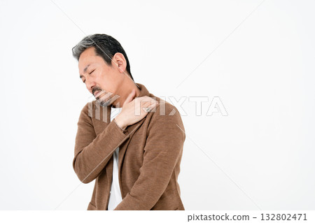 休閒商務，中年男性，肩膀僵硬 132802471