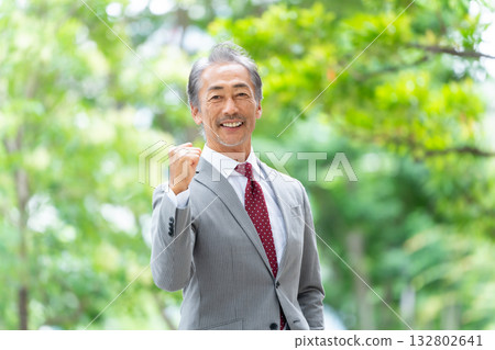 商務老人握拳頭泵 132802641