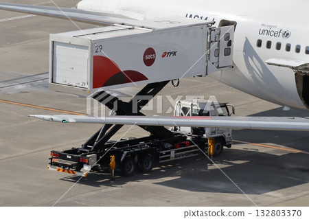 Loaded car Loaded car 132803370
